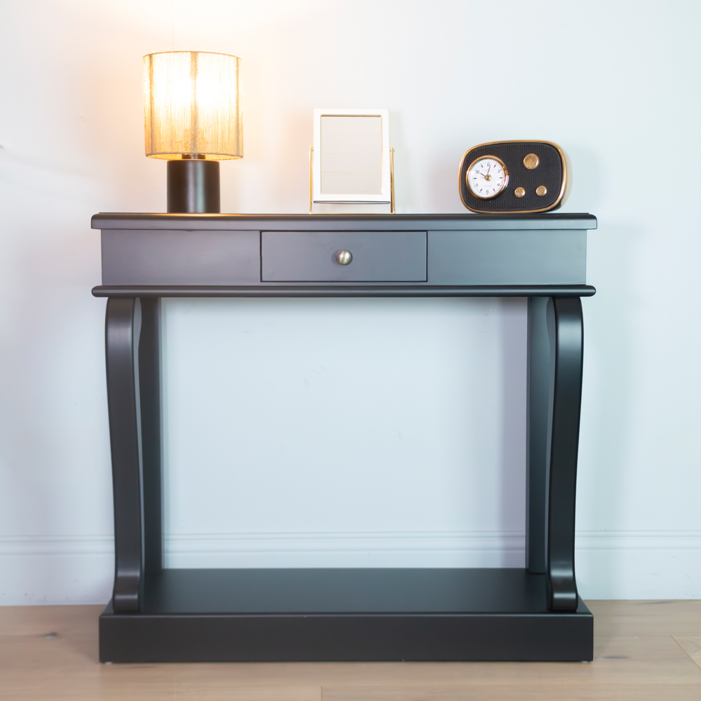 Black Scroll Console 1